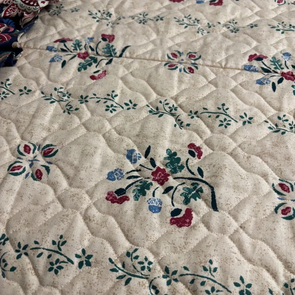 N/A quilted bedspread